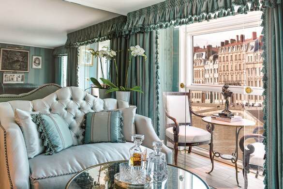 UNIWORLD Boutique River Cruises SS Catherine Accommodaion Suite 402 Living Room.jpg